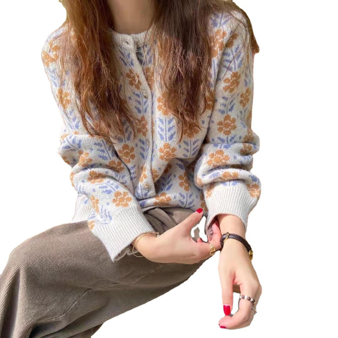 Knitted jacket for women with floral pattern and buttons Lune London