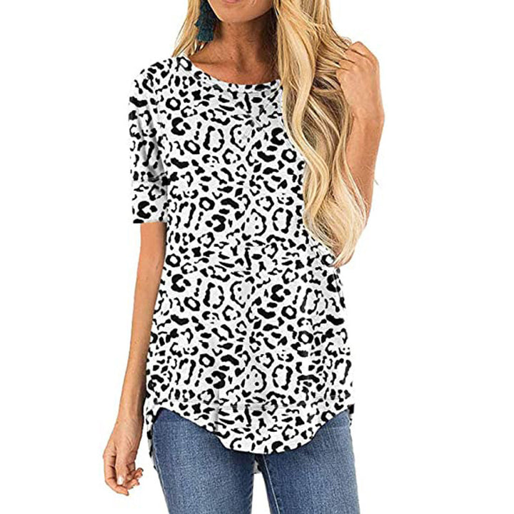 Women's t-shirt with modern leopard pattern and relaxed fit Lune London