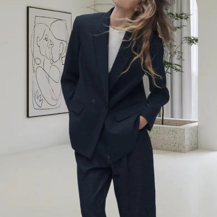 Oversized jacket for women with an elegant silhouette and decorative buttons Lune London