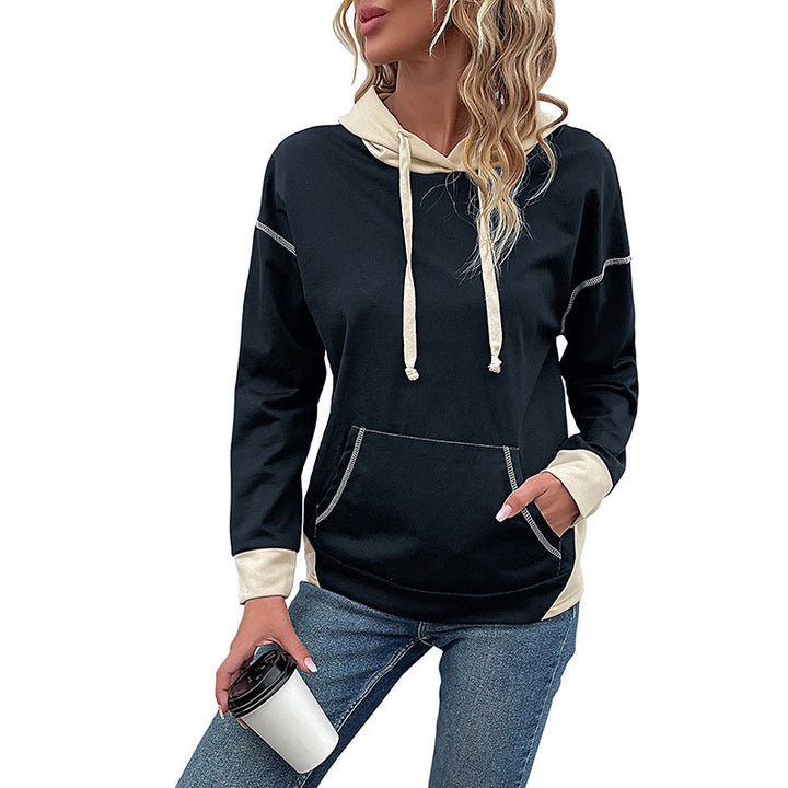 Women's hoodie with a refined stitching design and a practical kangaroo pocket Lune London