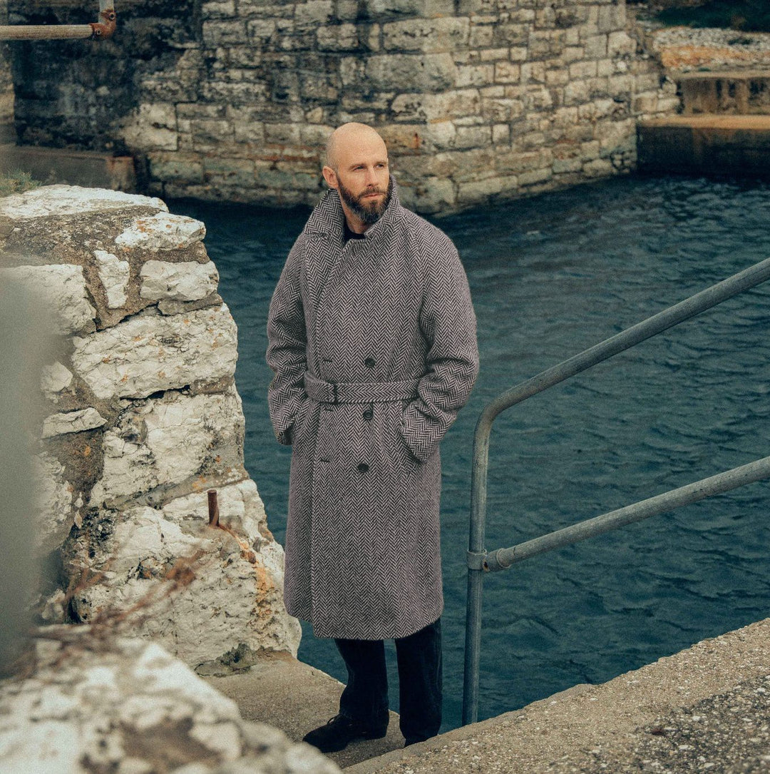 Elegant wool coat for men with belt in a classic houndstooth pattern Lune London