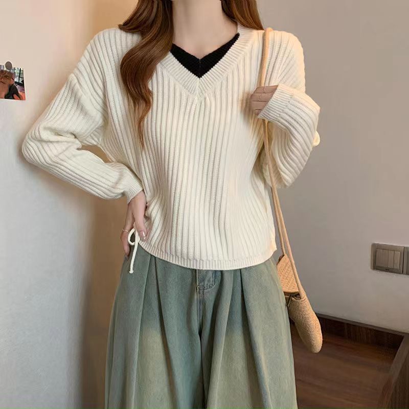 Condescending V-neck sweater for women with ribbed texture and trendy side ties Lune London