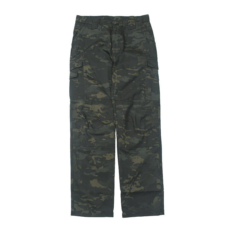 Men's cargo pants with multifunctional pockets and durable material Lune London