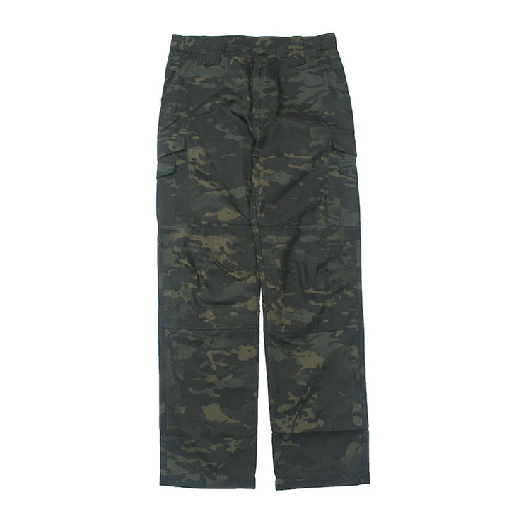 Men's cargo pants with multifunctional pockets and durable material Lune London