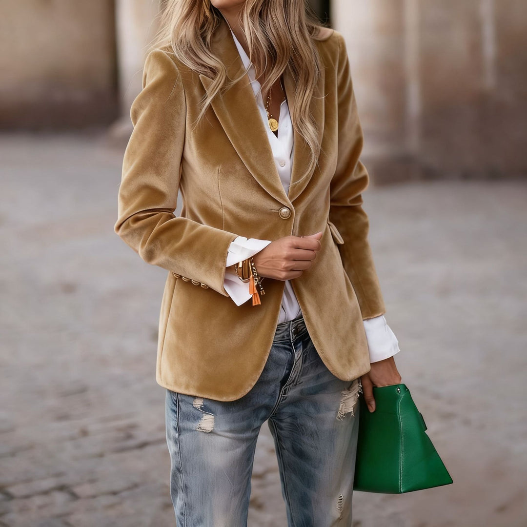 Blazer élégant en velours pour dames avec coupe cintrée et boutons dorés