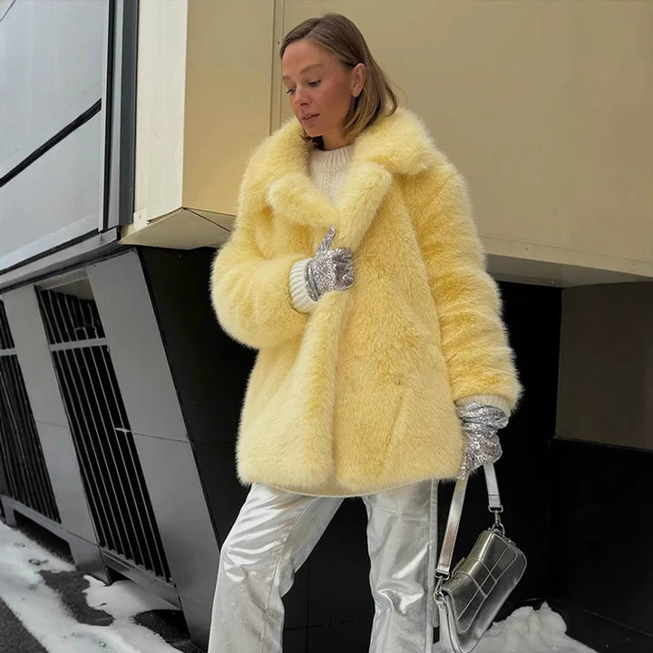 Luxurious faux fur fox jacket for ladies with an elegant cut Lune London