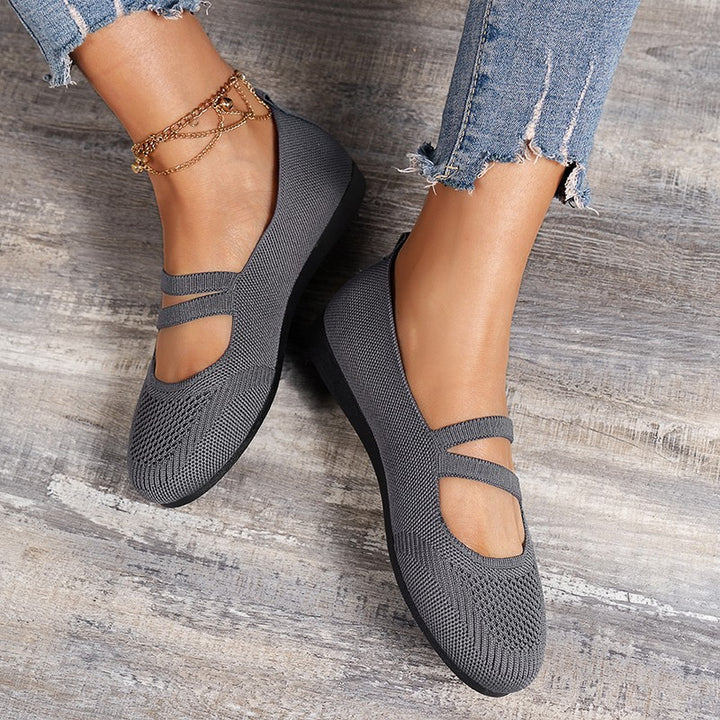 Comfortable ballet flats for women in breathable mesh material with adjustable straps Lune London