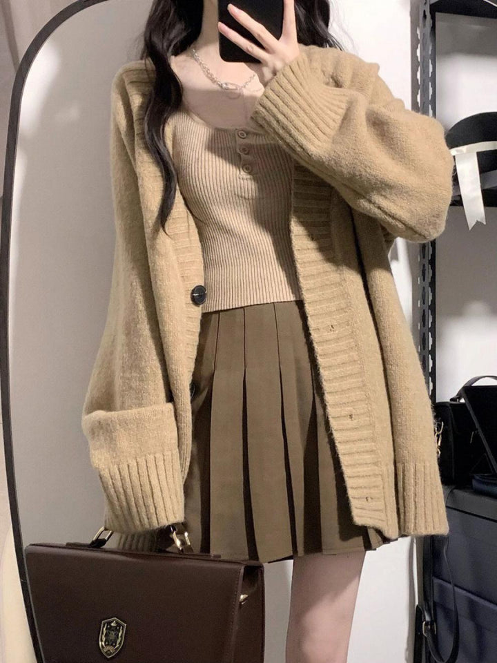 Ladies chunky knit cardigan with voluminous sleeves and buttoned neckline Lune London
