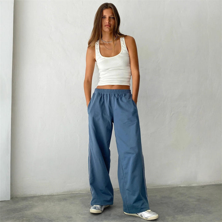 Wide leisure pants for women with side stripes and an elastic waist Lune London