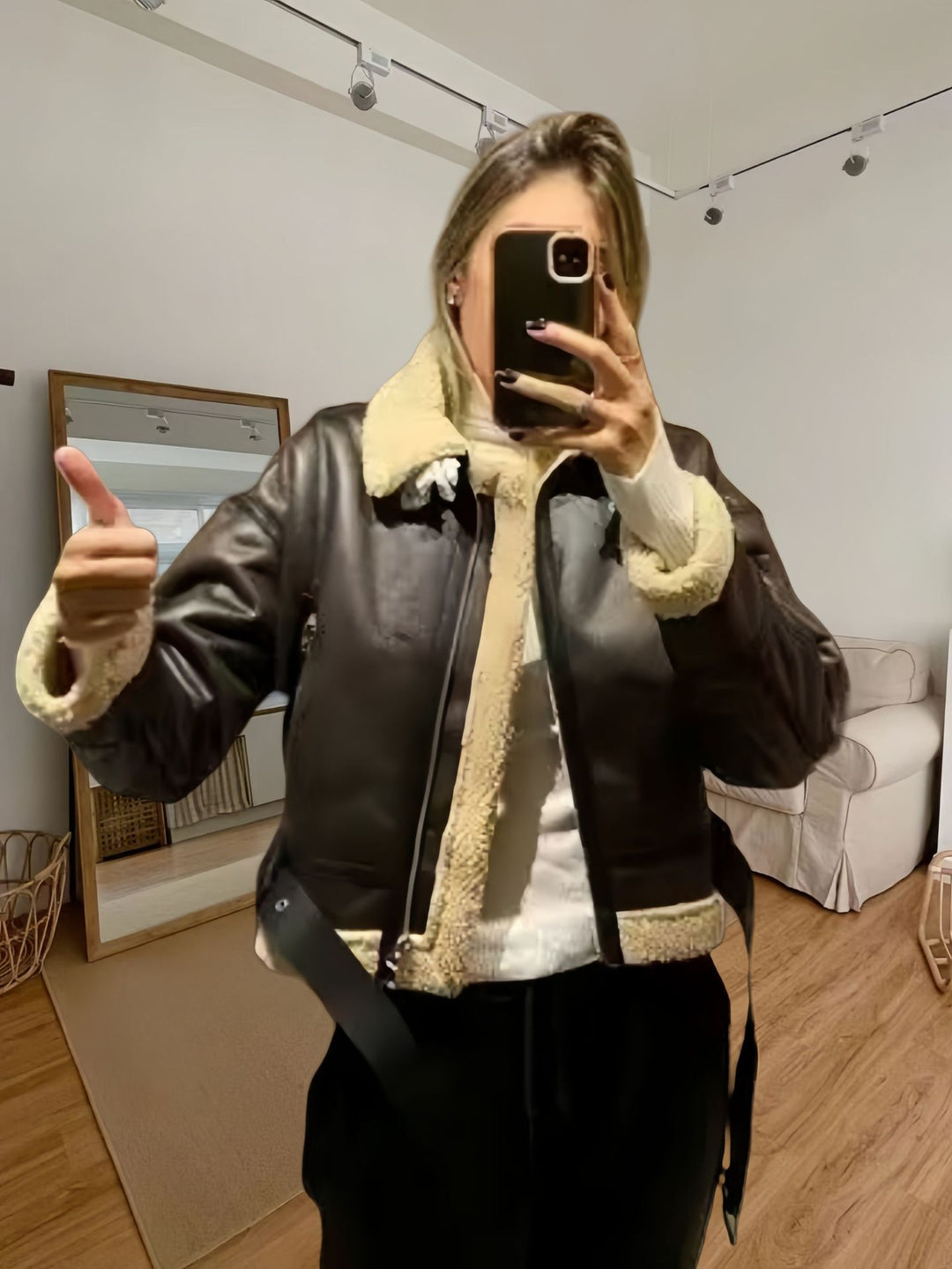 Ladies robust and stylish leather jacket with chic and stylish lining