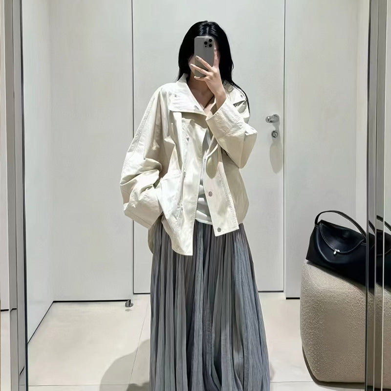 Elegant transition jacket for women with wide lapels and practical pockets Lune London