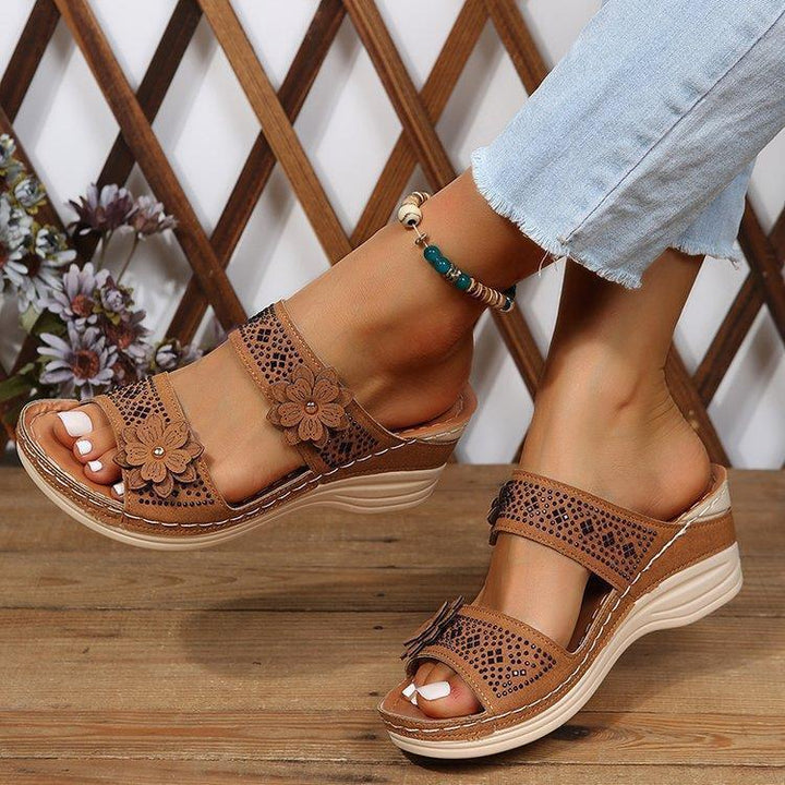 Wedge sandals for women with a floral design and an anatomical sole Lune London