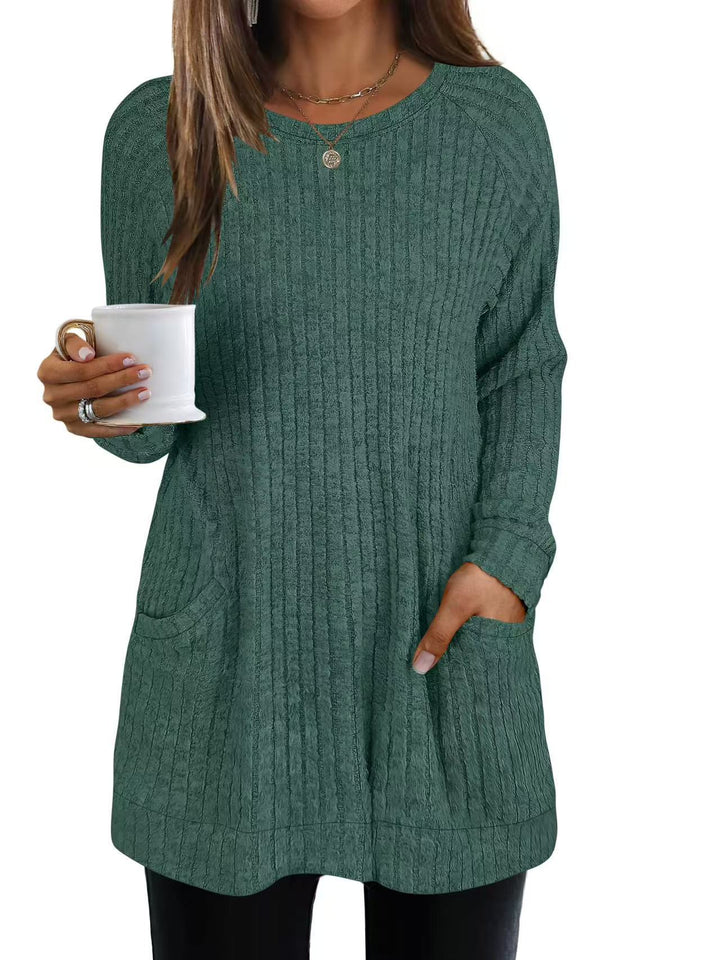 Casual knit sweater for women with side pockets and ribbed structure Lune London