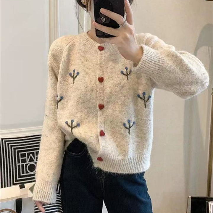 Women's cozy knit pullover with heart and flower embroidery Lune London