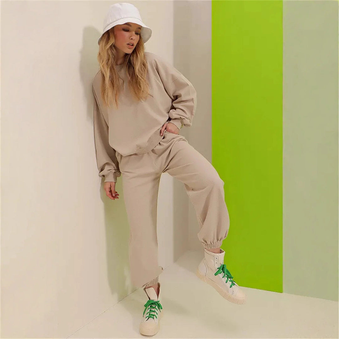 Casual set for women with loose top and comfortable pants Lune London
