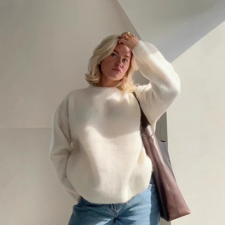 Oversized knit pullover for ladies in soft material with round neckline and relaxed fit Lune London