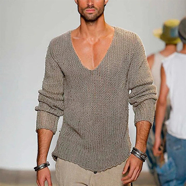 Lune London | Men's casual knit sweater with deep V-neck and comfortable fit