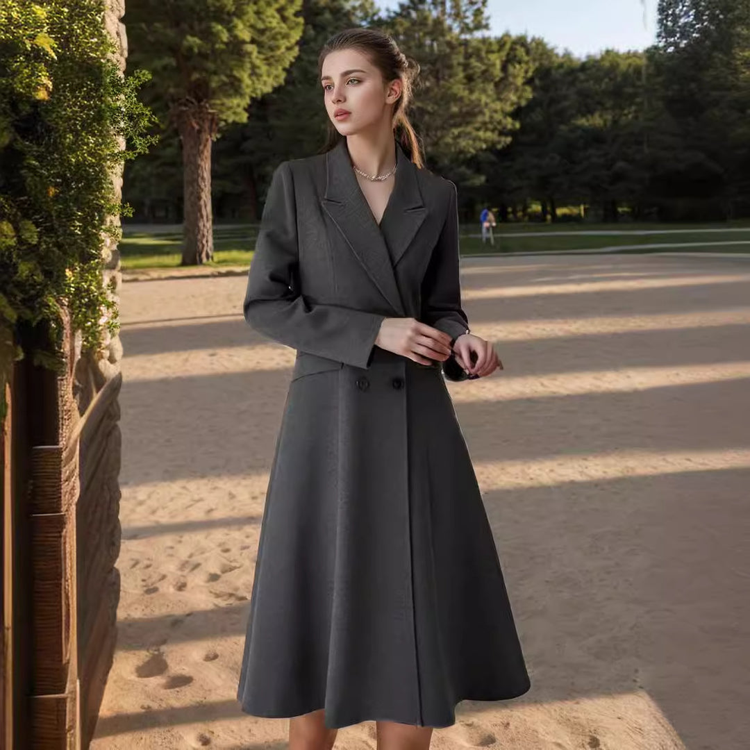 Ladies elegant coat with double-breasted buttons and flared skirt Lune London