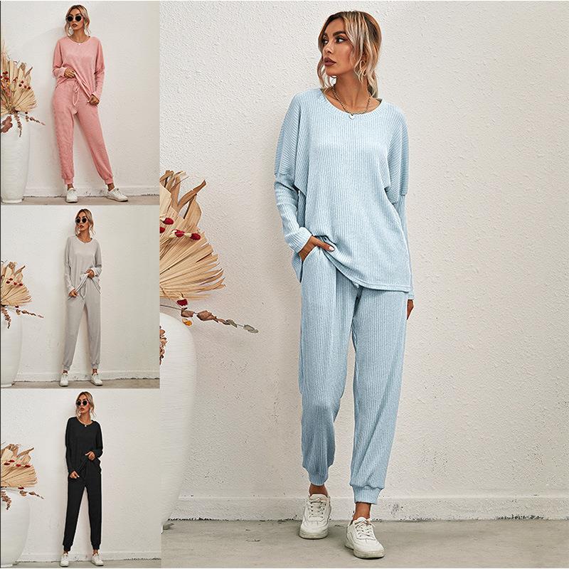 Comfortable lounge set for women with a relaxed fit and handy pockets Lune London