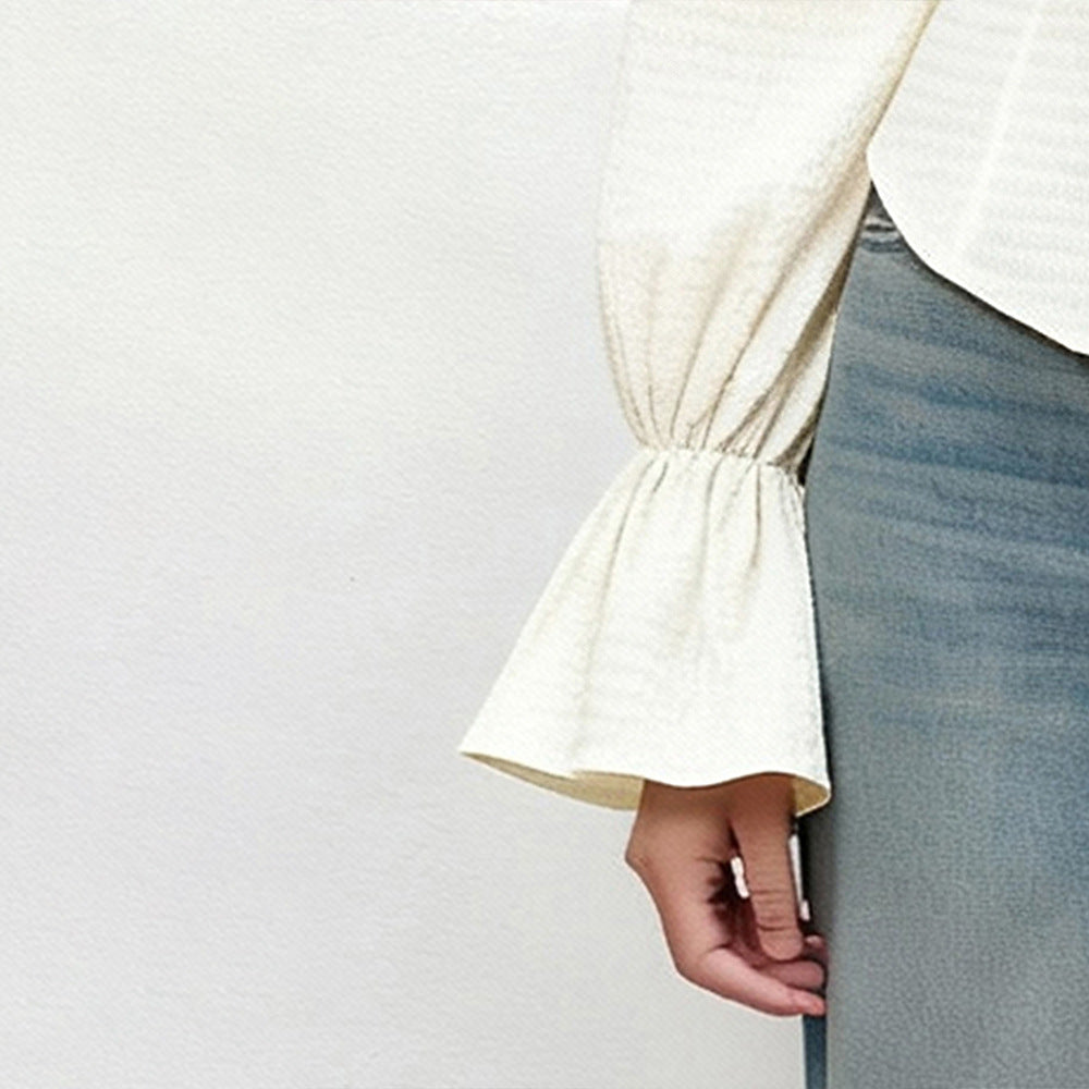 Blouse for women with extravagant flutter sleeves and a fitted silhouette Chic & Stil