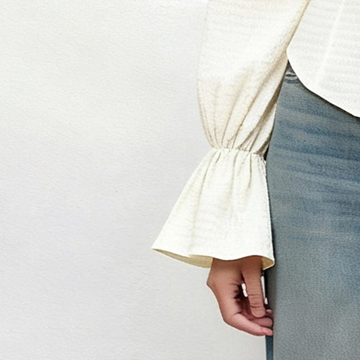 Blouse for women with extravagant flutter sleeves and a fitted silhouette Chic & Stil