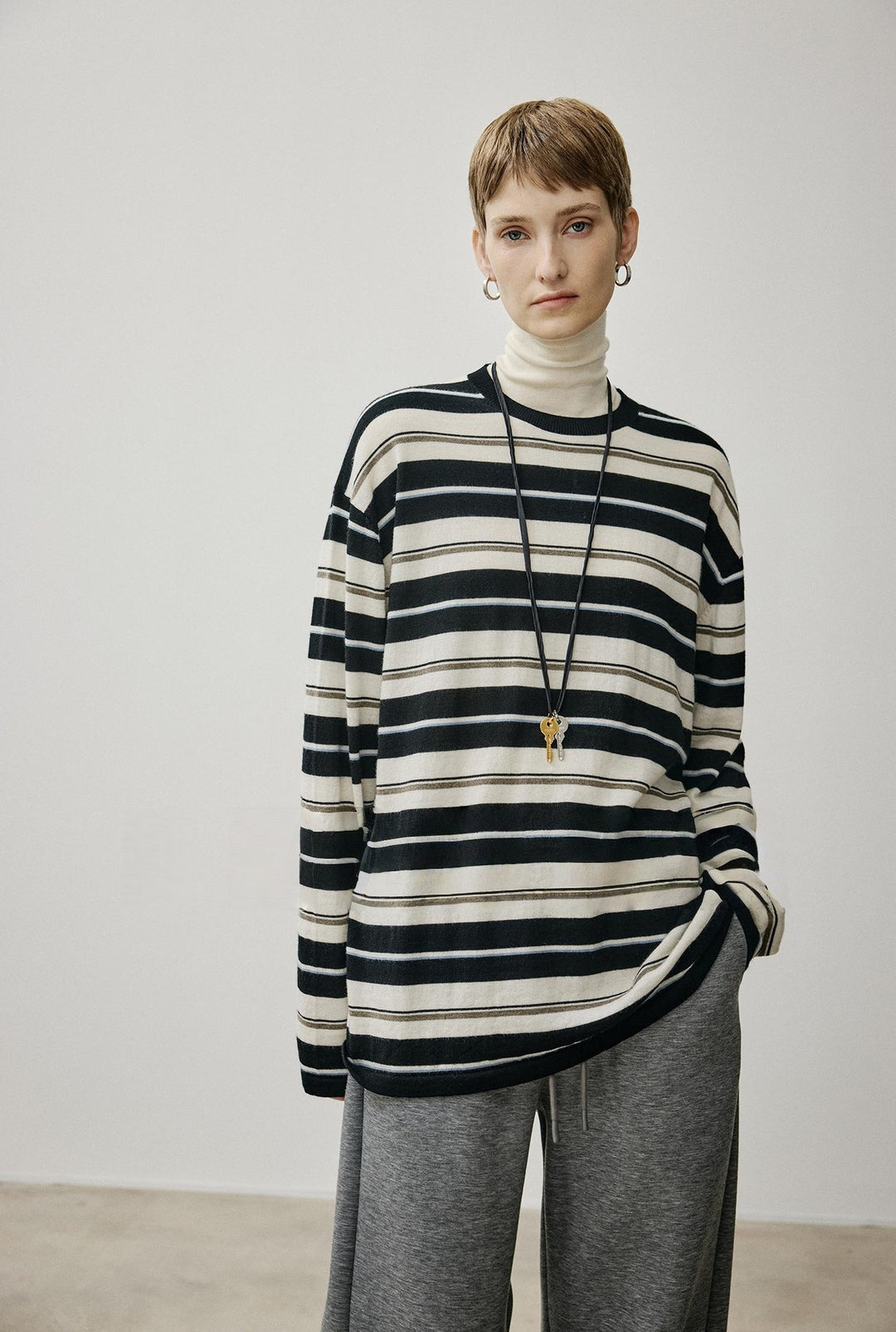 Sweater en tricot surdimensionné pour femmes avec un motif rayé contemporain Chic & Stil