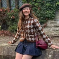 Cardigan pour femmes avec un élégant motif en diamant et des boutons en forme de cœur Chic & Stil