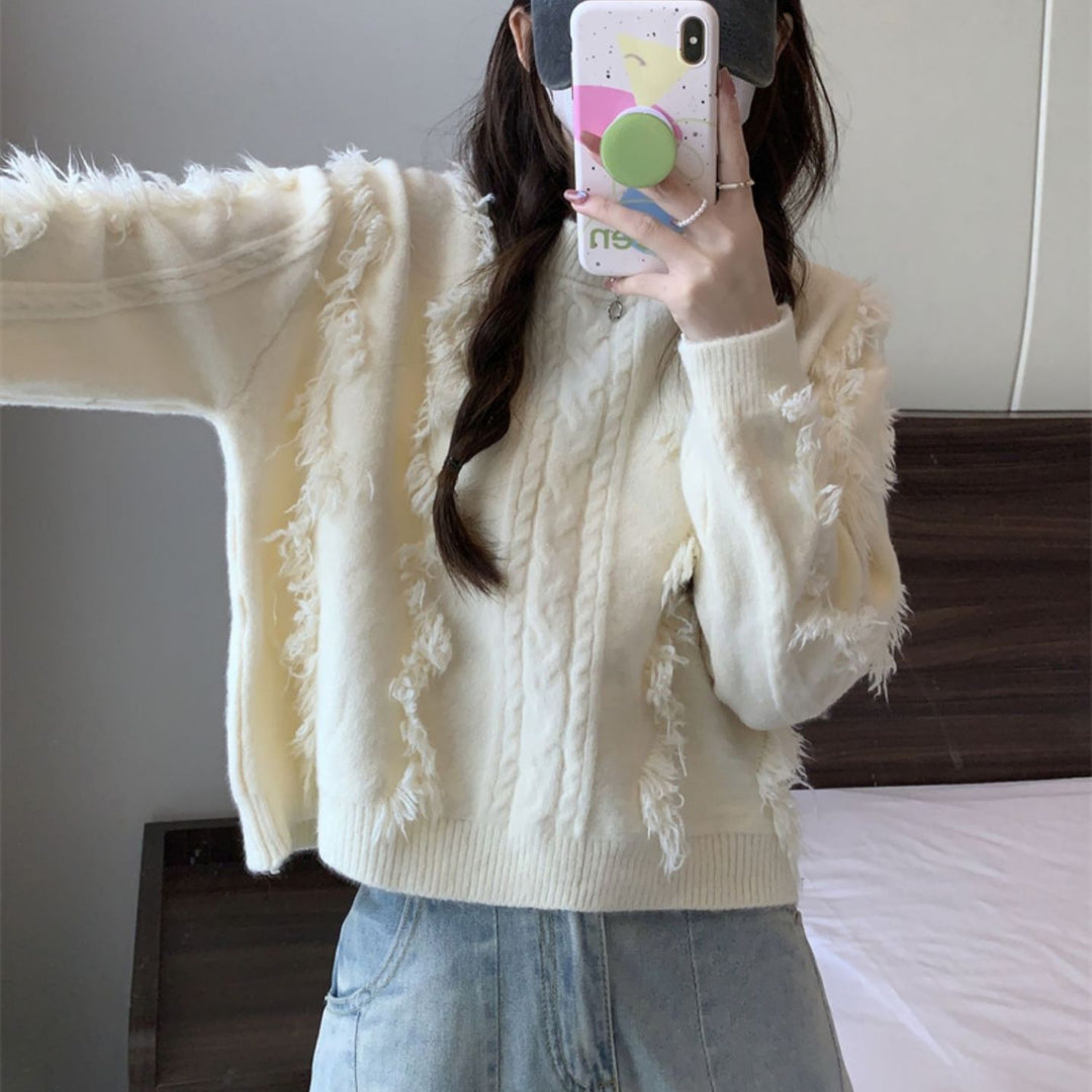 Thick knitted jumper for ladies with fringe details and a relaxed fit Lune London