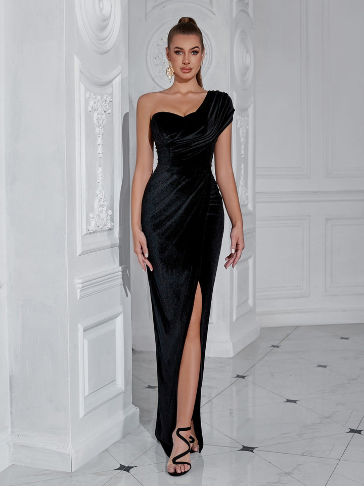 Robe de soirée élégante pour femme avec design hors épaule et matériau soyeux Chic & Stil