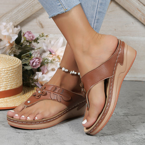 Comfortable ladies' sandals with trendy appliqués Lune London