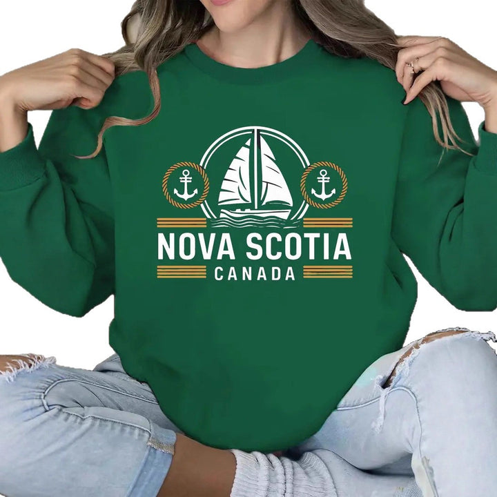 Sweat-shirt pour femmes avec un motif de voile maritime et une lettrage Chic & Stil discret