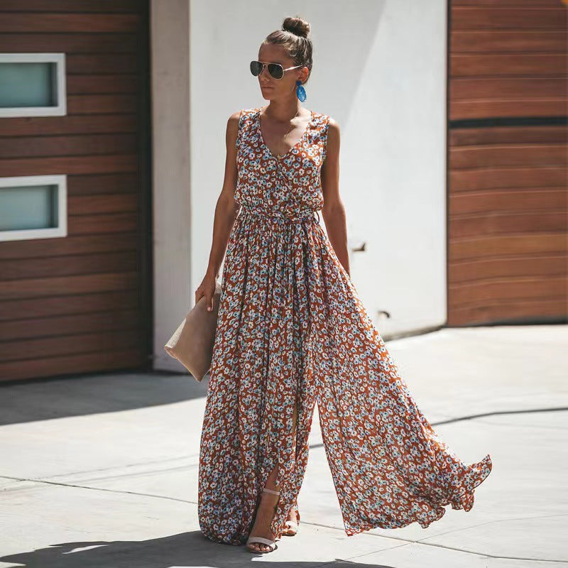 Women's maxi dress with floral design and high slit Lune London