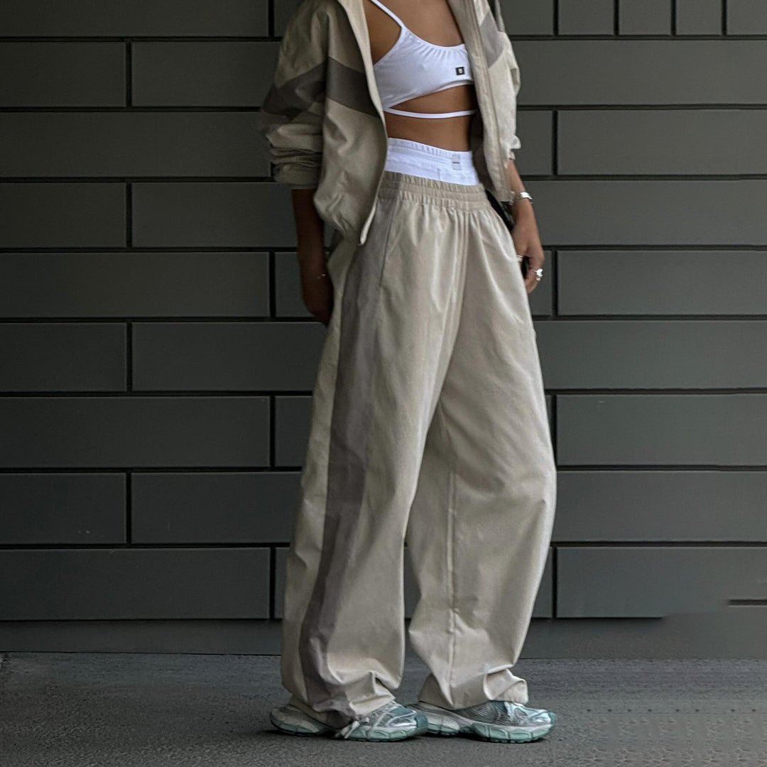 Casual pants for women with a loose fit and elastic waist Lune London