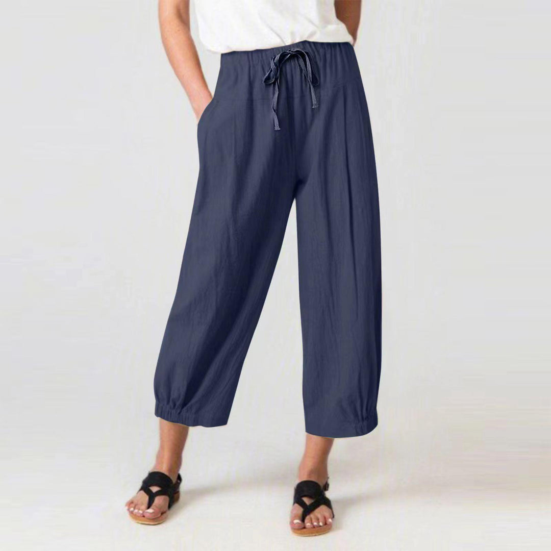 Light and comfortable summer pants for women with elastic and ankle length Lune London