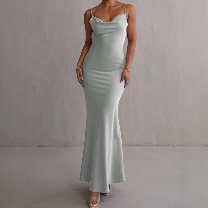 Ladies Elegant and fitted Maxi dress with pronounced neckline and floral appliqués Lune London