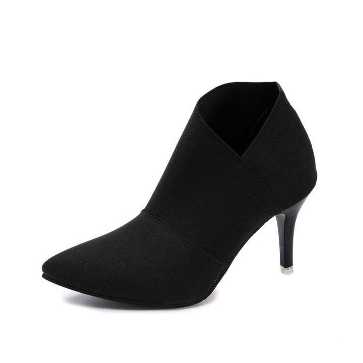 Elegant women's boots with a pointed toe and a stylish stretchy upper Lune London