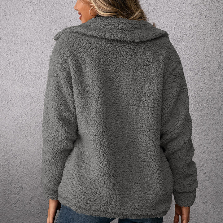 Comfortable fleece sweater for women with high collar and soft material Lune London