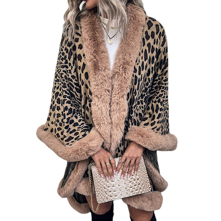 Ladies cozy poncho with luxurious faux fur trim and leopard print Lune London