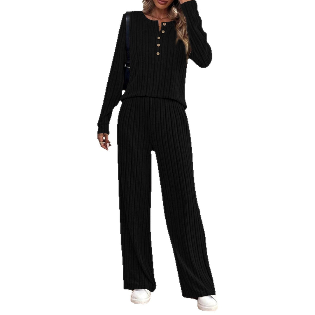 Ensemble tricoté décontracté pour femmes avec un design côtelé à la mode et une patte de boutonnage Chic & Stil