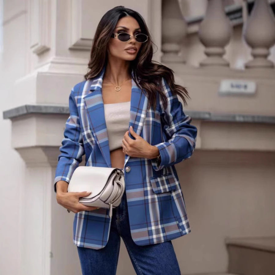 Plaid blazer for women with a modern cut and chic elegant accents