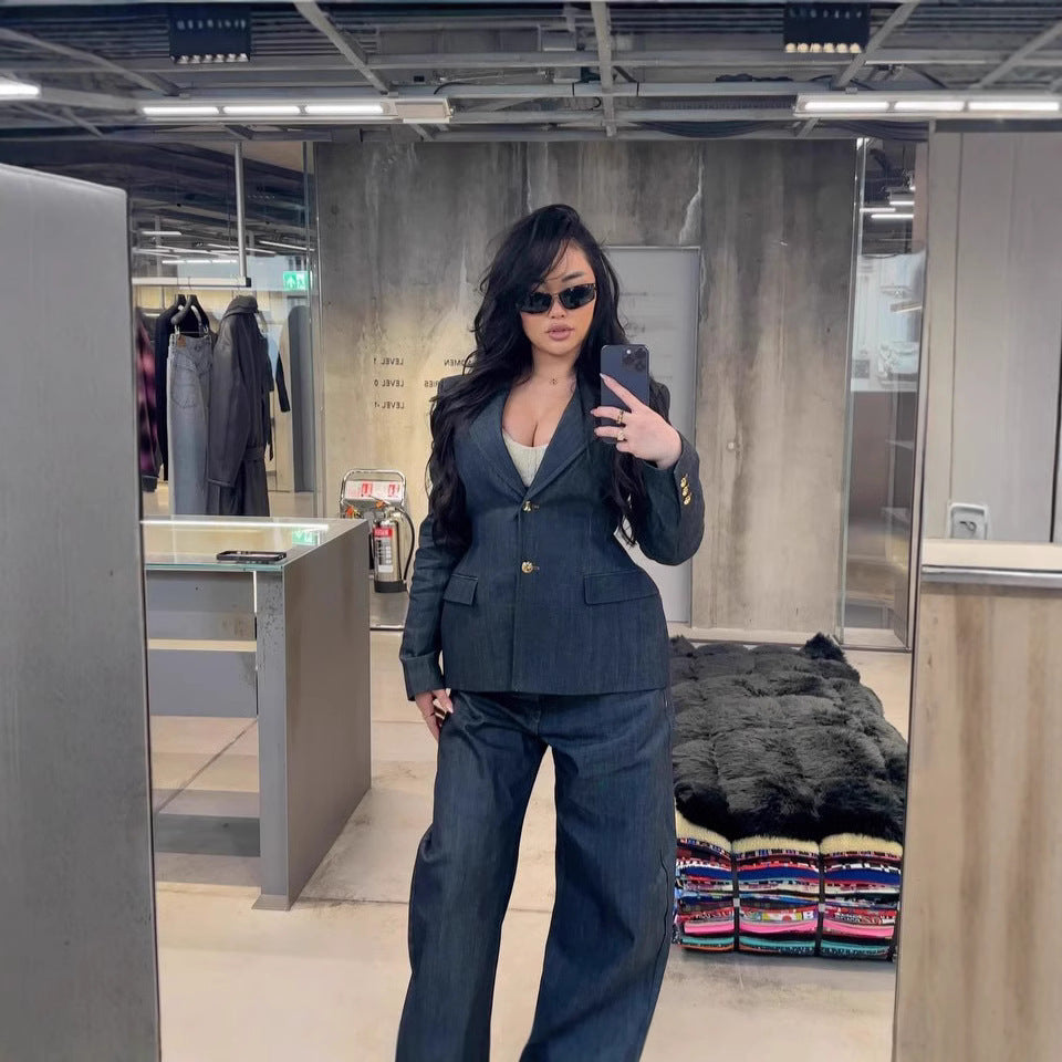 Trendy wide jeans for women with a high waist and relaxed fit Lune London