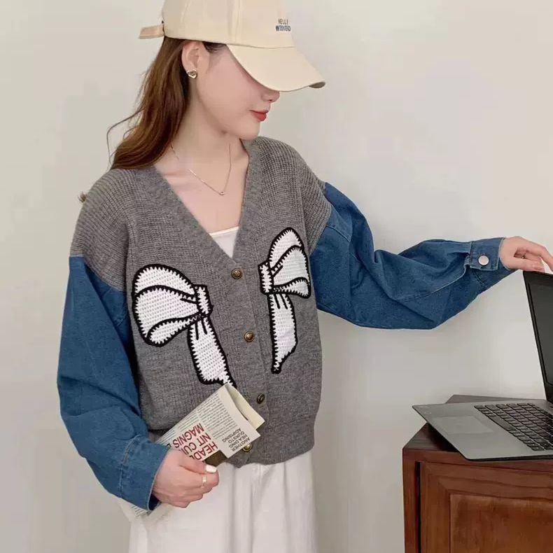 Cardigan féminin à la mode avec broderie décorative en nœud Chic & Stil