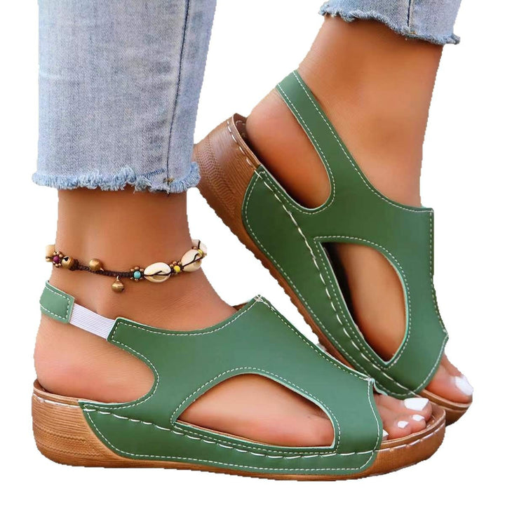 Comfortable slippers for women with an open toe area and an ergonomic sole Lune London