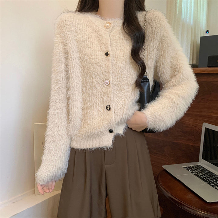 Cardigan moelleux pour femmes avec des détails de boutons élégants et des manches longues Chic & Stil