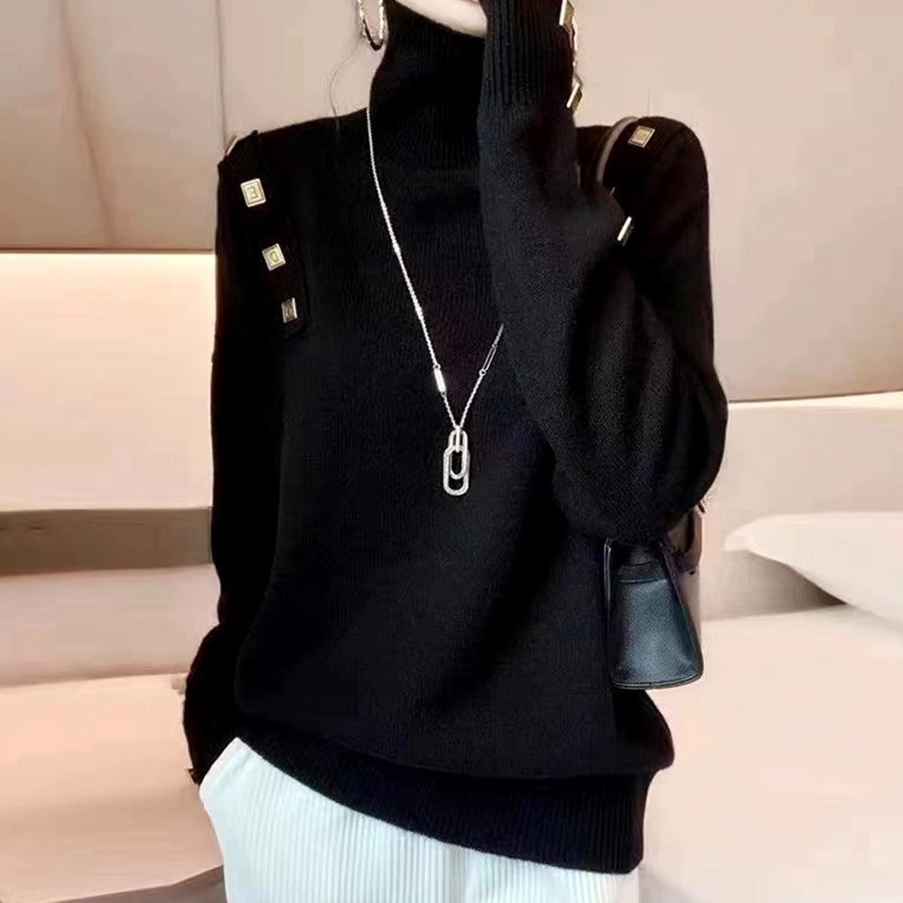 Pull à col roulé féminin tendance avec détails de boutons décoratifs Chic & Stil