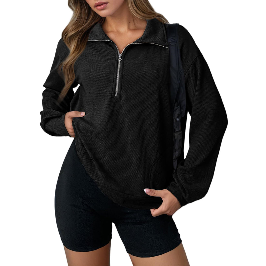 Casual hooded sweatshirt for women with zipper and practical pockets Lune London