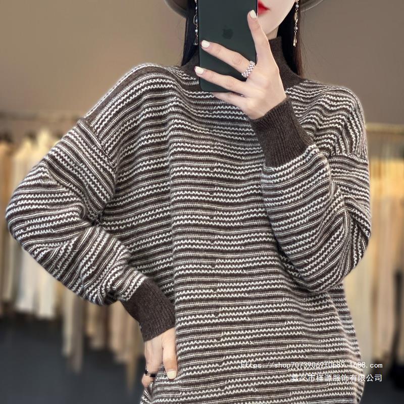 Pull en tricot pour femmes avec un motif à rayures moderne et des trous pour les pouces confortables Lune London