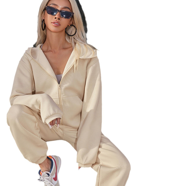 Comfortable sports jacket for women with zipper and casual joggers Lune London