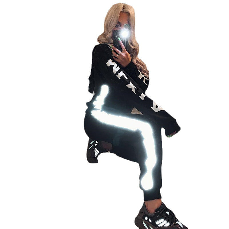 Women's sports outfit with reflective accents Lune London