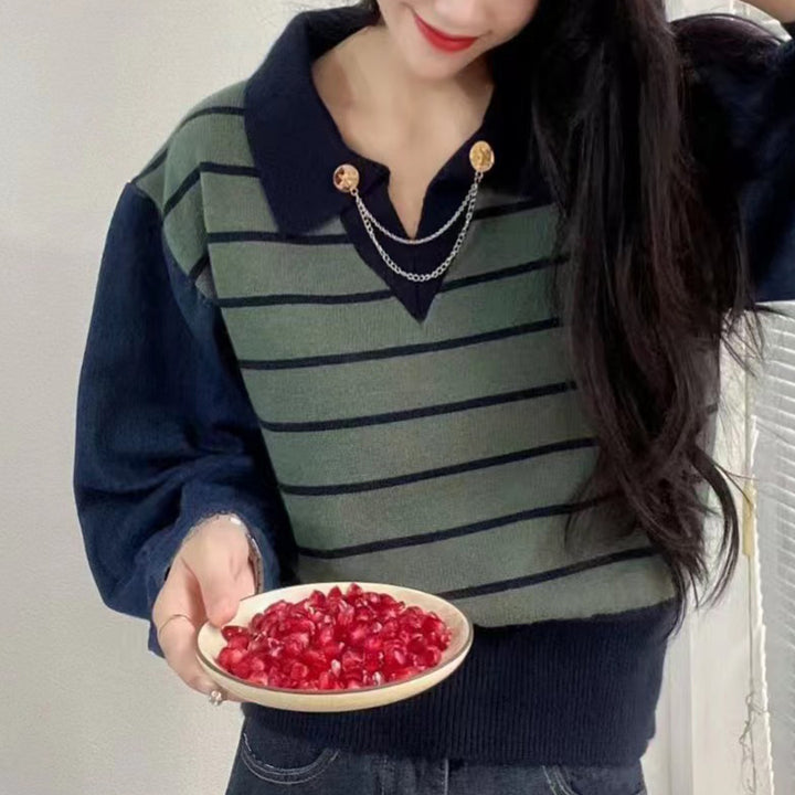 Pull polo élégant pour femmes avec col contrasté et détails de boutons décoratifs Chic & Stil